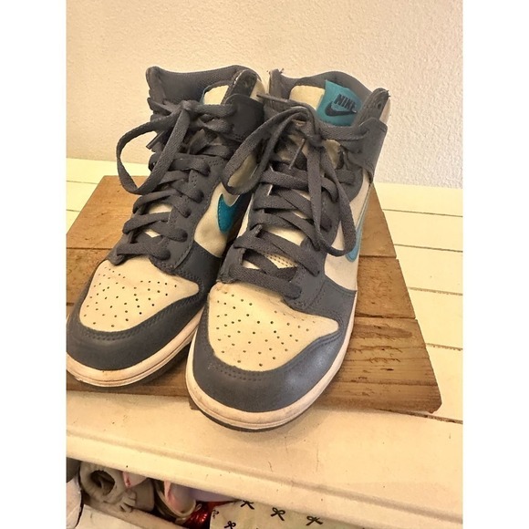 Nike Dunks, light bone, diffused blue youth size 5 1/2 Authentic - Picture 9 of 10